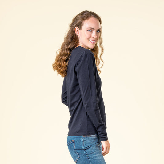 Camiseta de manga larga con cuello de pico de algodón orgánico para mujer