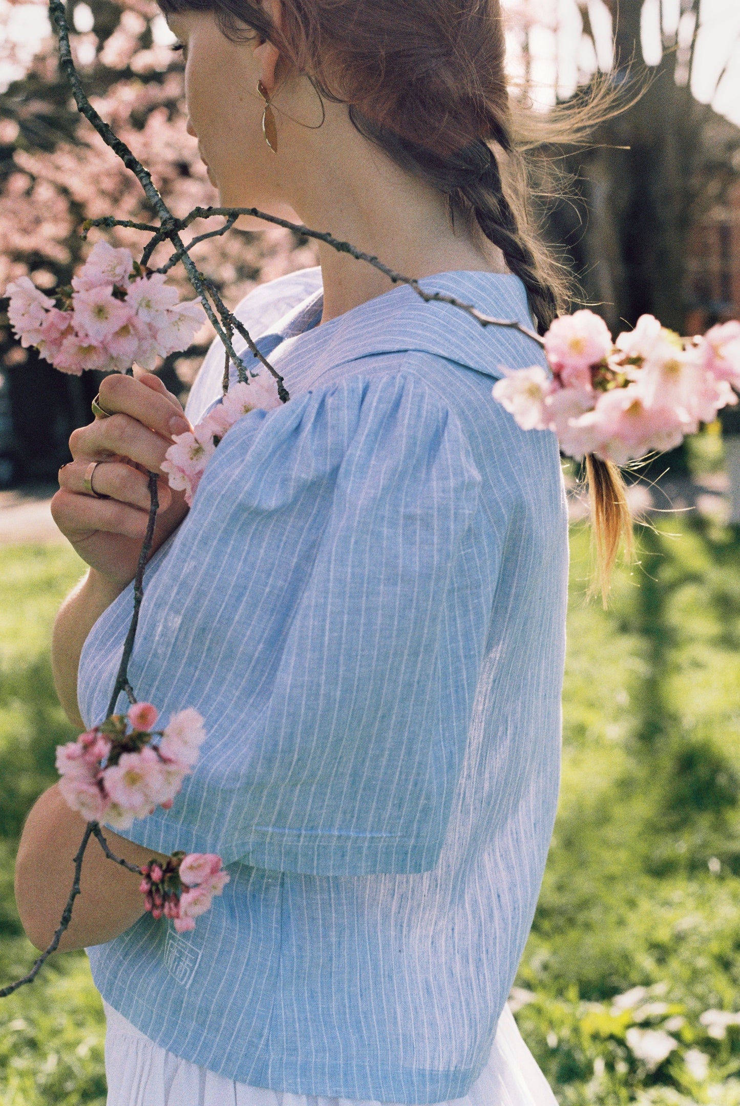 Má + Lin Frances Cropped Linen Blouse in Sky Blue Stripe