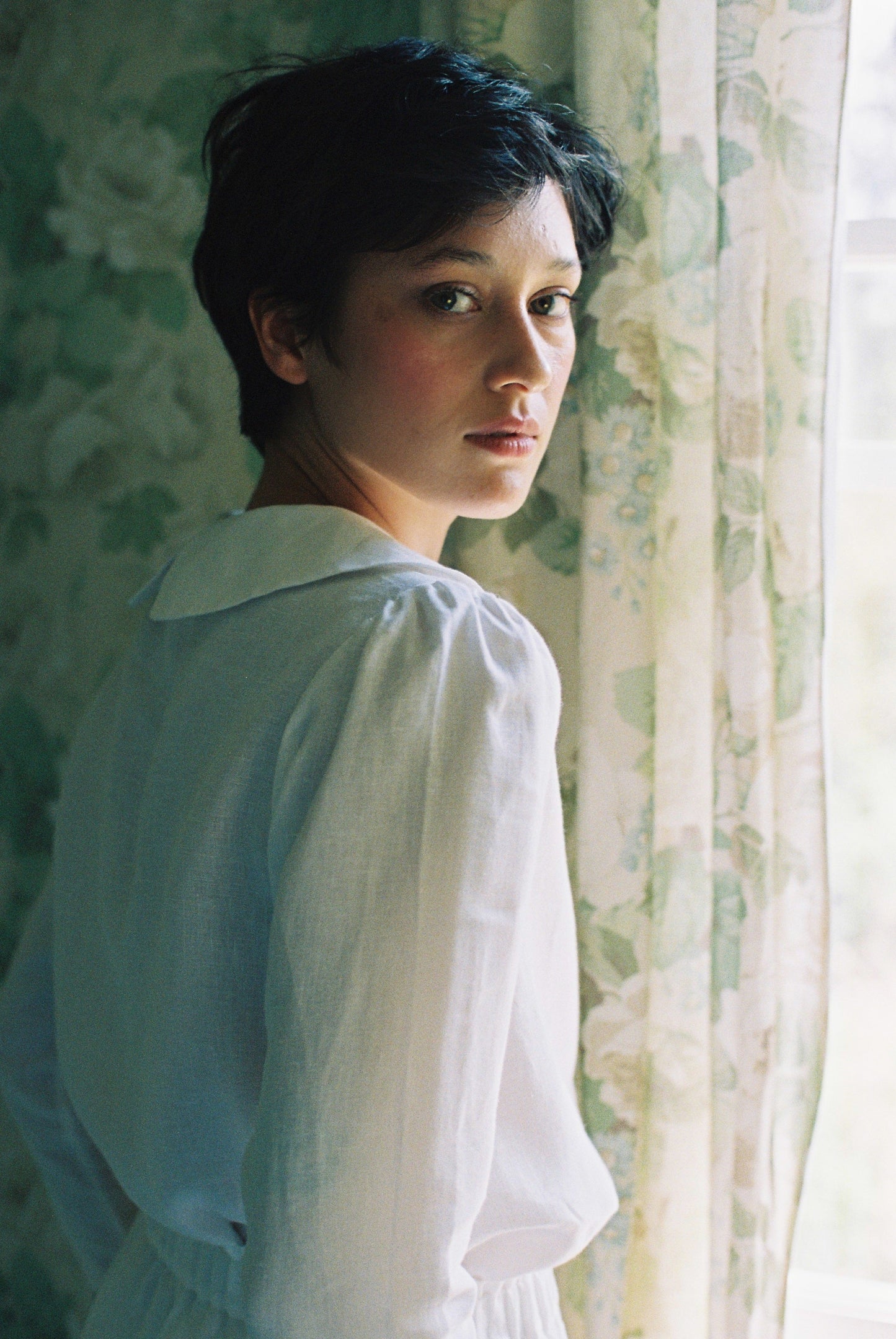 Má + Lin Claudine Long Sleeve Linen Blouse in White