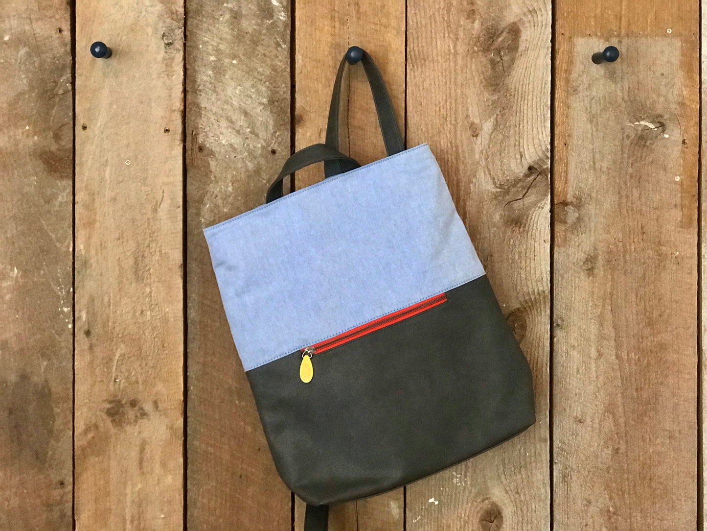 Mochila de viaje Montgomery con funda para equipaje