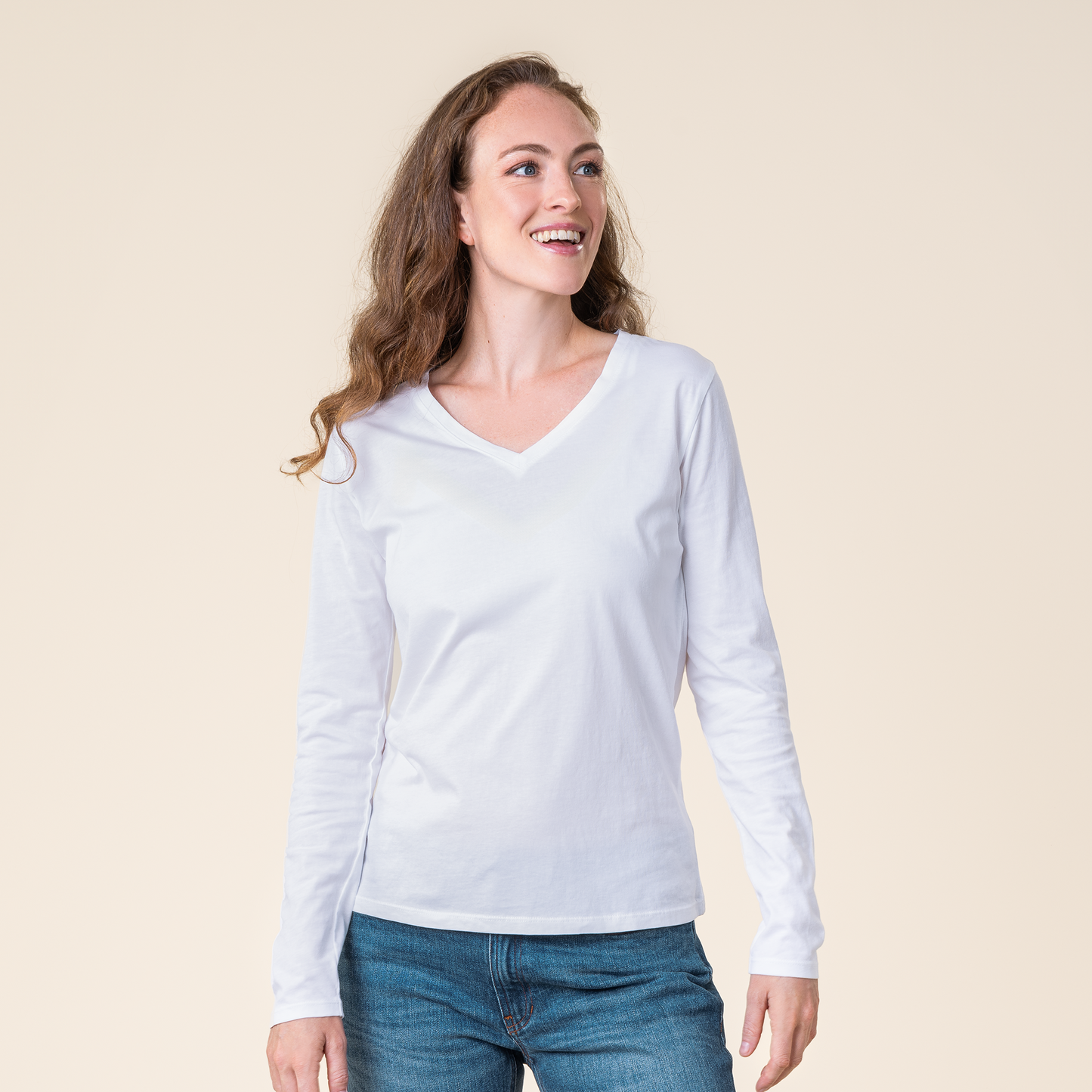 Camiseta de manga larga con cuello de pico de algodón orgánico para mujer