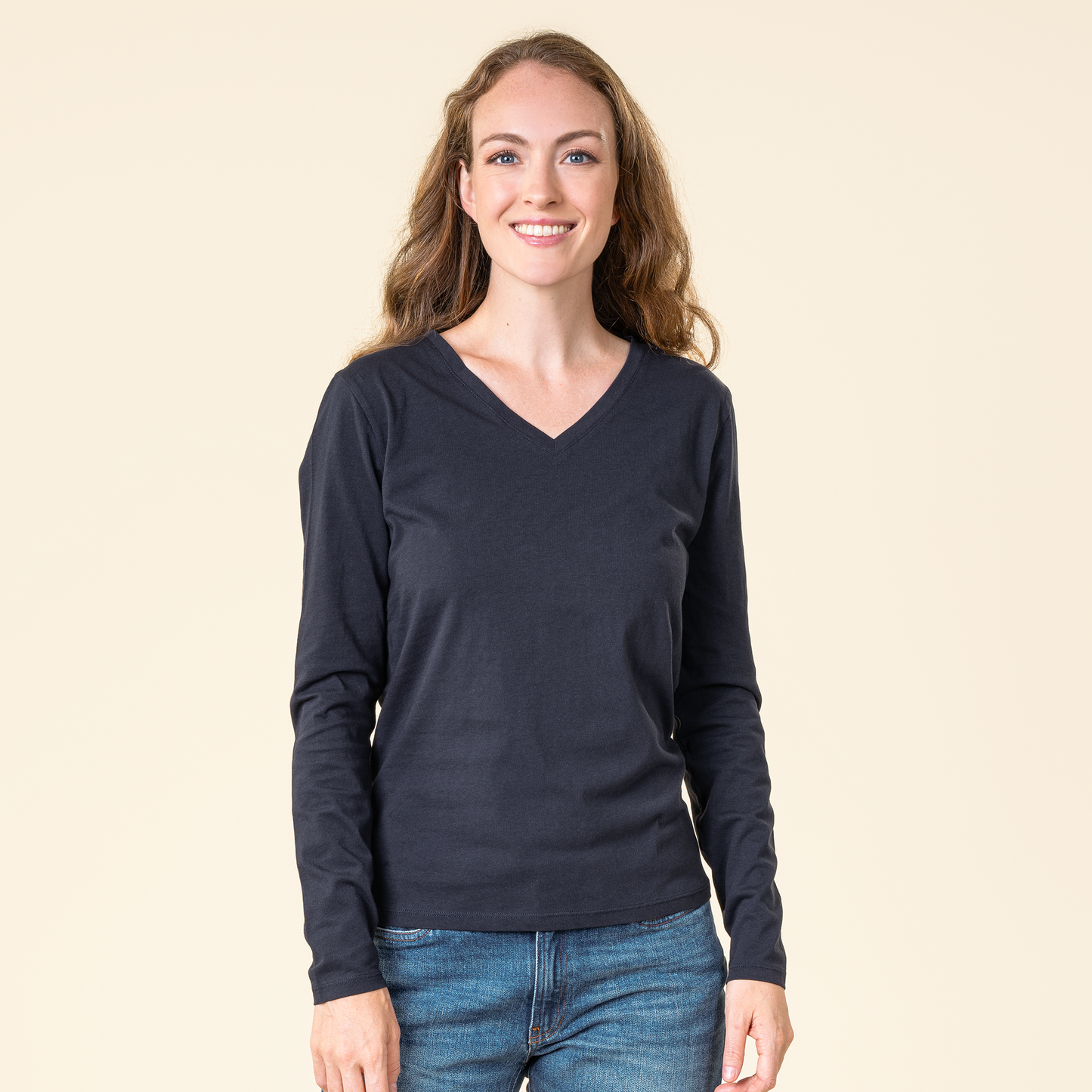 Camiseta de manga larga con cuello de pico de algodón orgánico para mujer