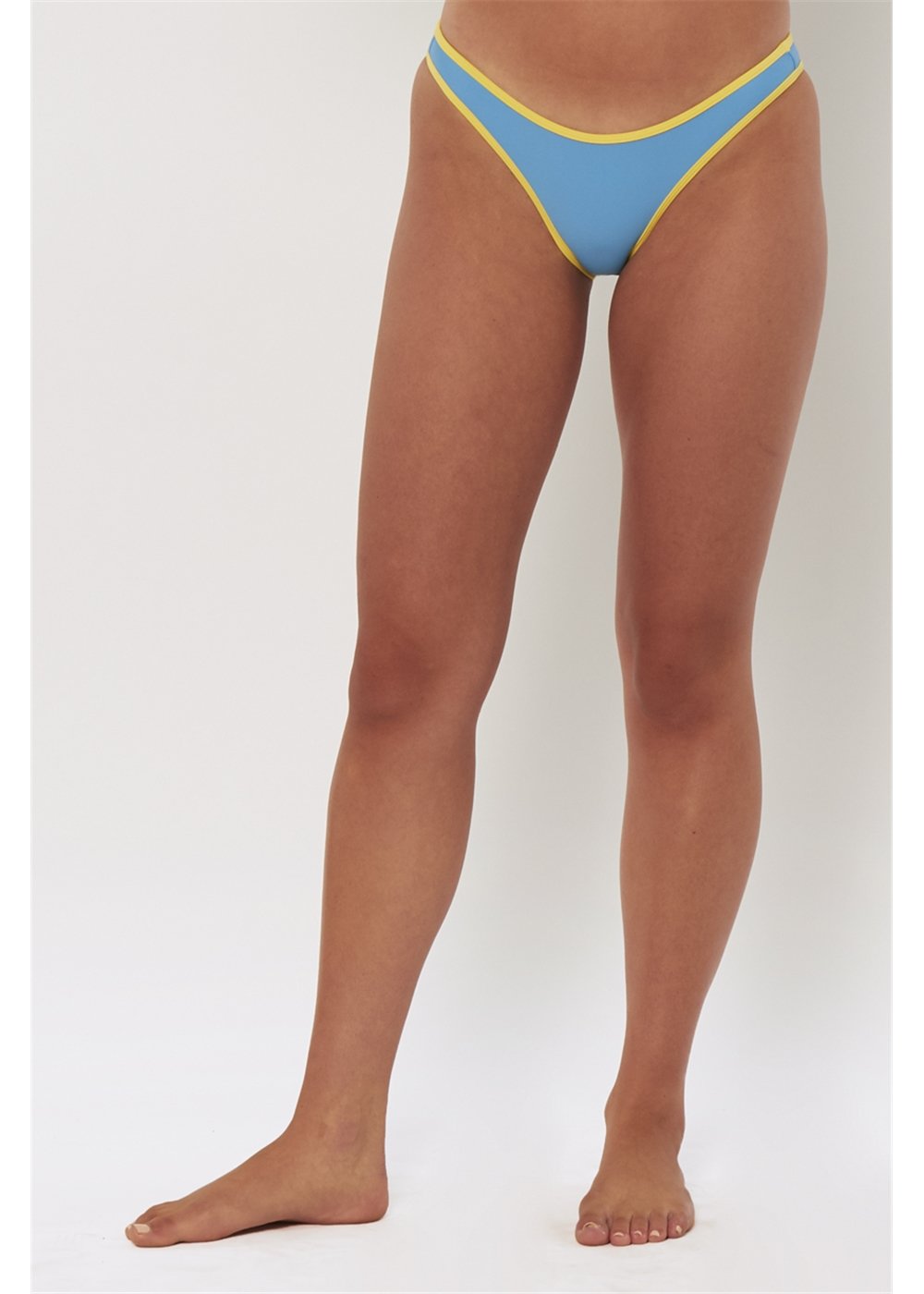Braguita de bikini escueta Sisstrevolution Solid Sulu