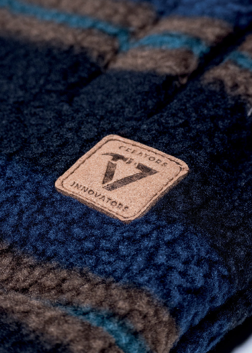 Vissla Peak Sherpa Overshirt in Black for Men