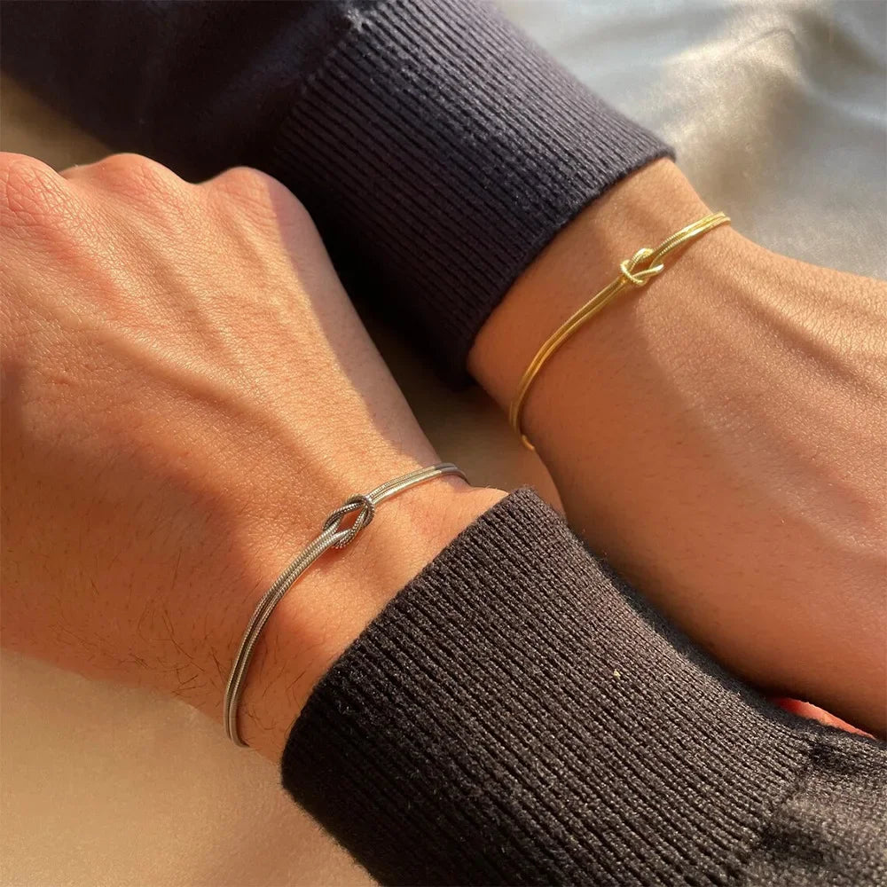 Savaé Design Snake Chain Knot Bracelet