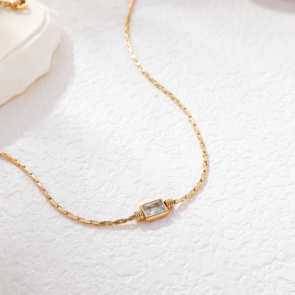 Savaé Design 18K Gold Square Zircon Pendant Necklace