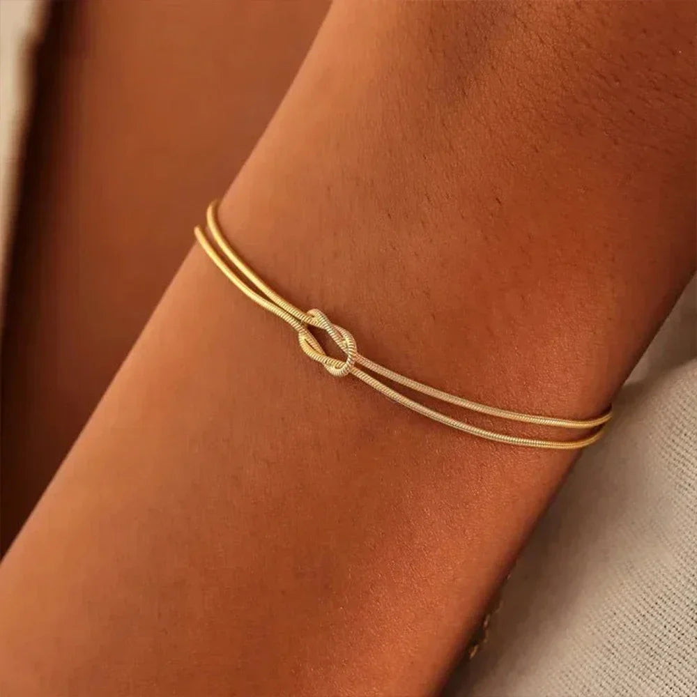 Savaé Design Snake Chain Knot Bracelet