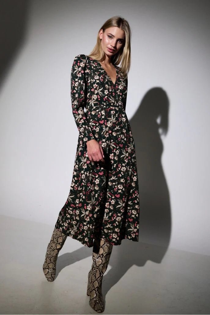 Eveleen Tapestry Print Long Sleeve Midi Dress - Bascora