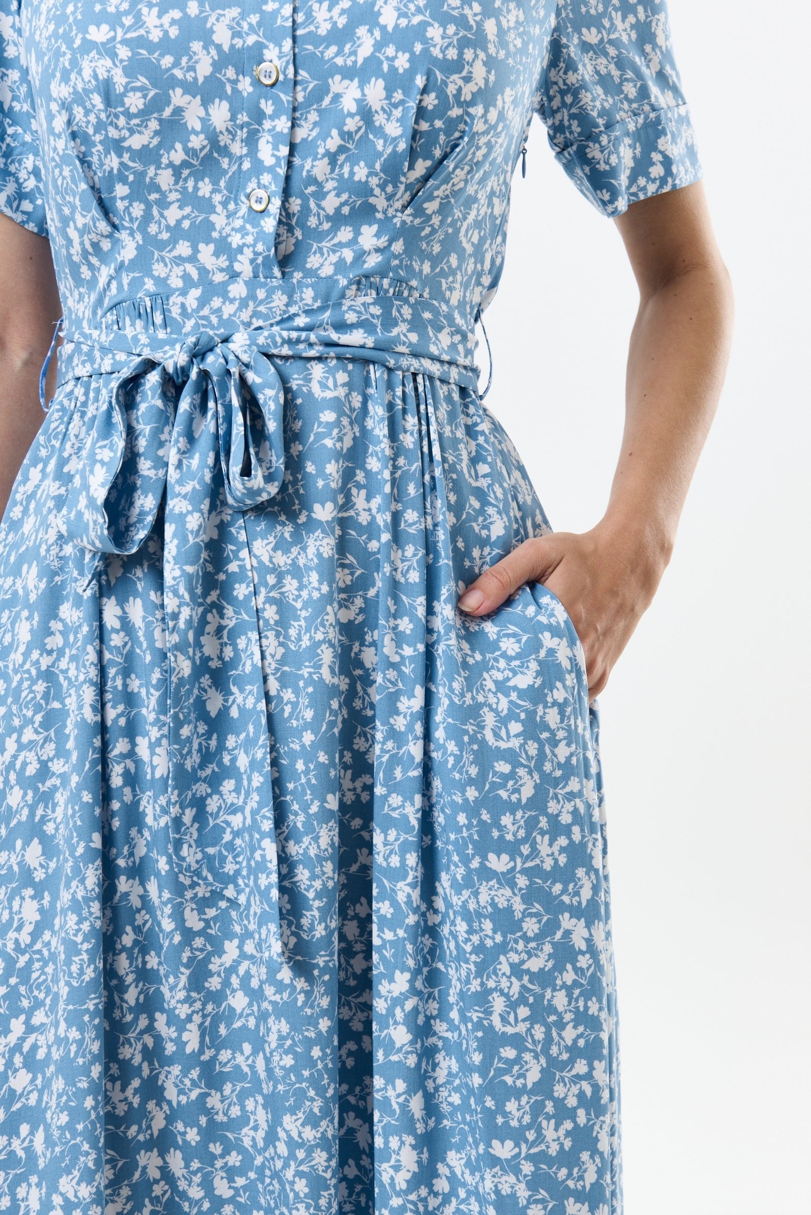 Inesa Negative Floral Print Short Sleeve Midi Shirt Dress - Blue - Bascora