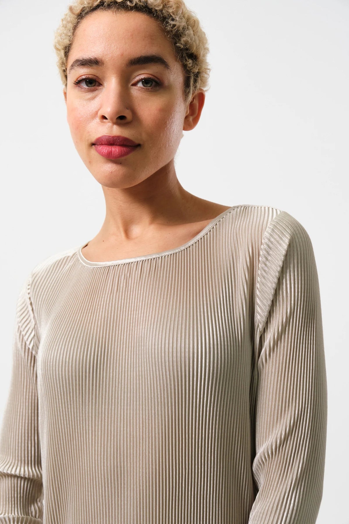Joeva Pleated Midi Dress Stone