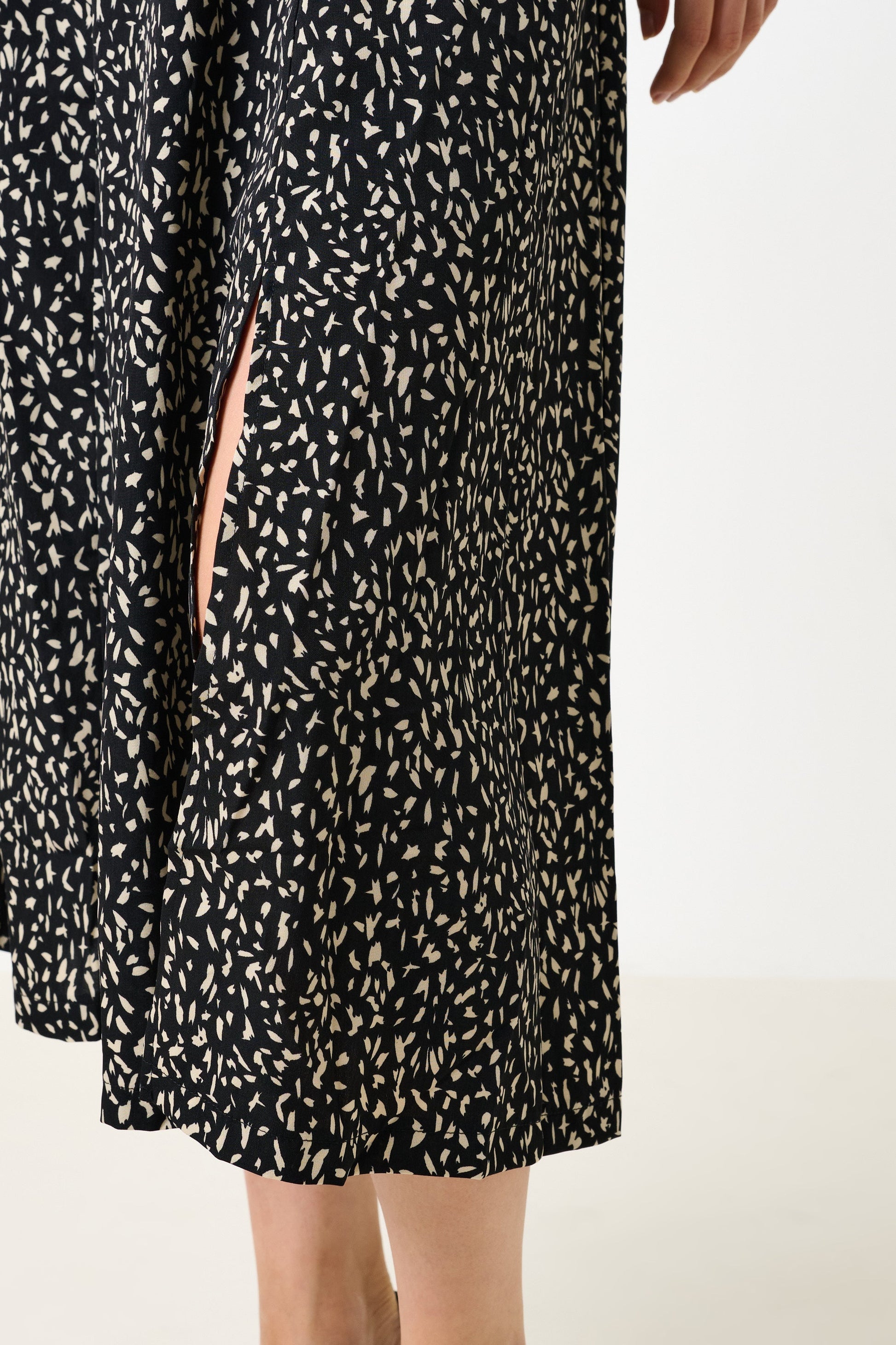 Kiyo Black Geo 11 Printed Midi Skirt - Bascora