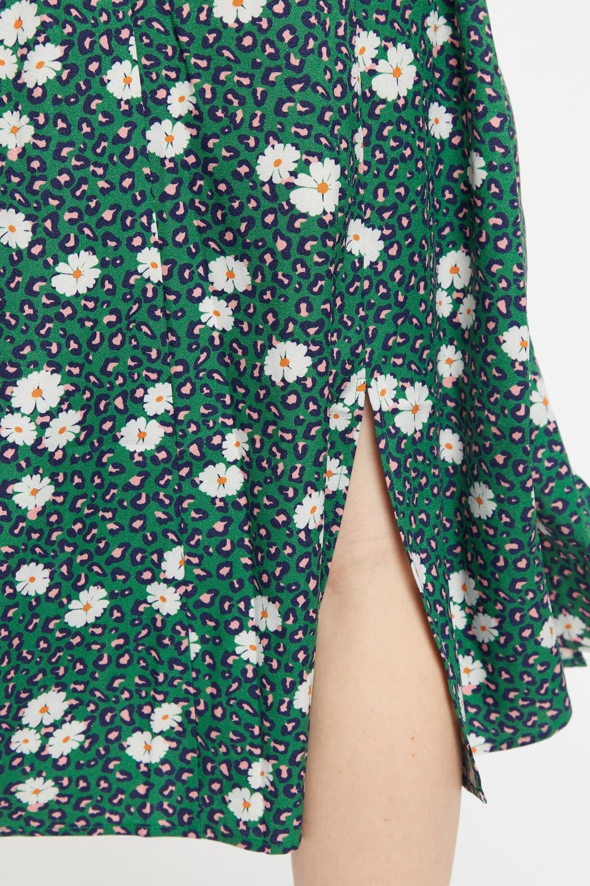 Liv Roaring Daisy Print Long Sleeve Midi Dress – Green - Bascora