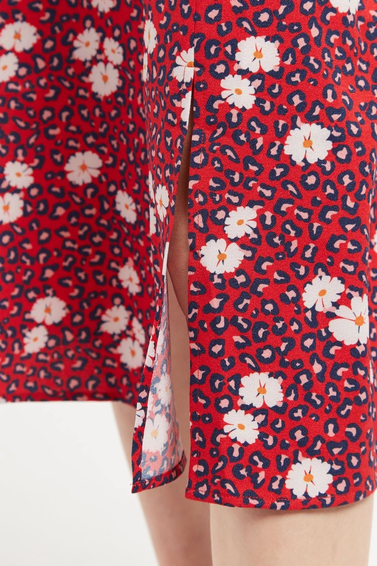 Liv Roaring Daisy Print Long Sleeve Midi Dress – Red - Bascora
