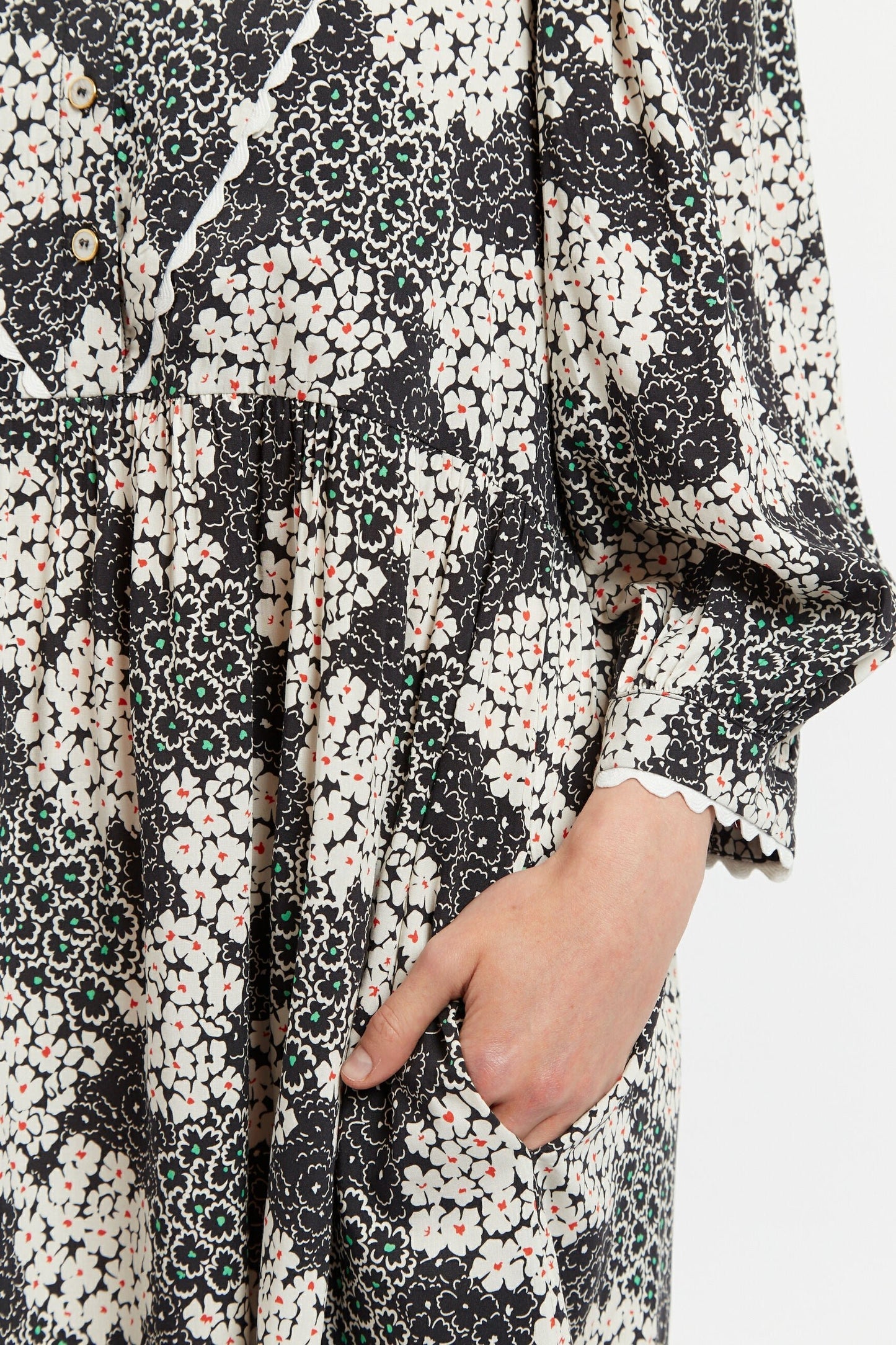 Suzanne Flower Patch Mini Dress Black/White - Bascora