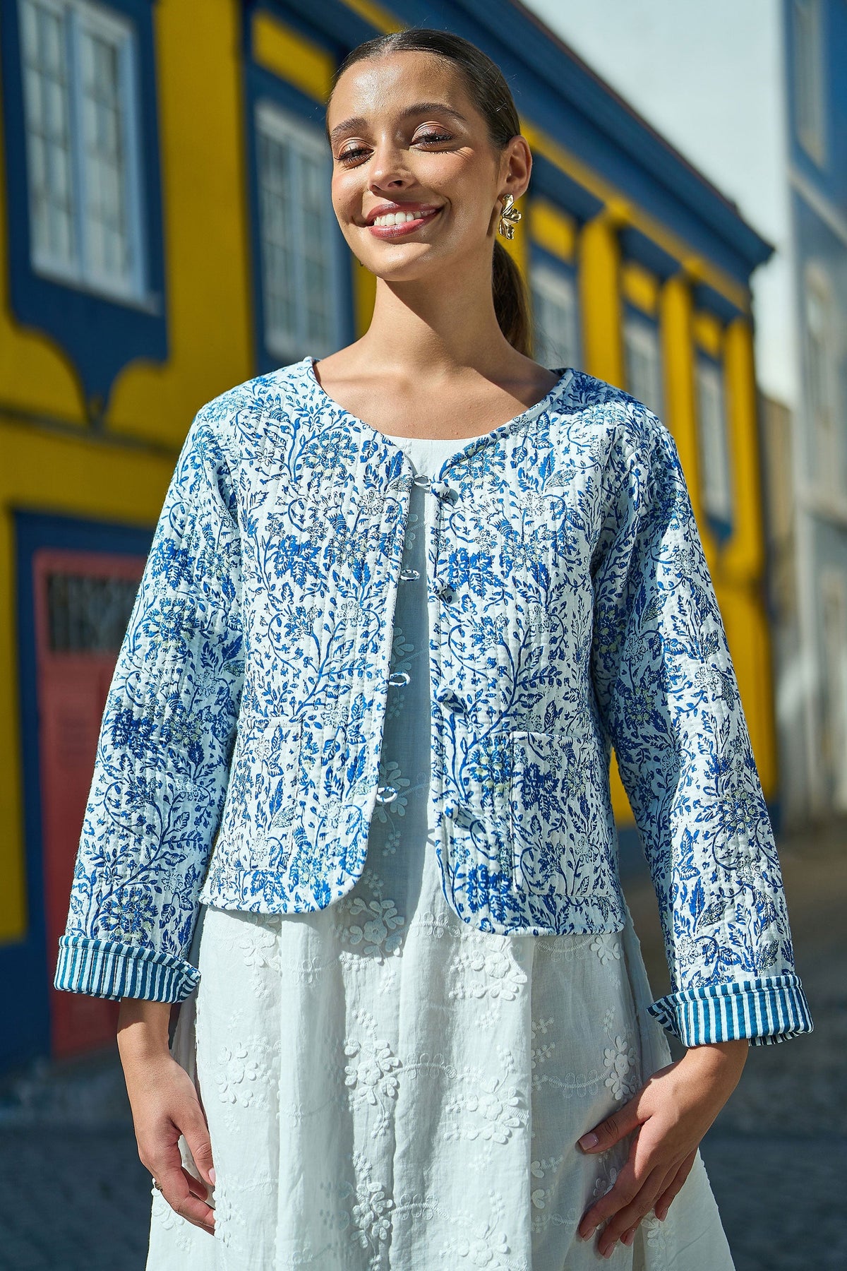 The Blue Boho Floral – Reversible Cotton Quilted Cropped Jacket - Bascora