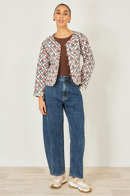 White Peacock Print Reversible Cotton Quilted Jacket - Bascora