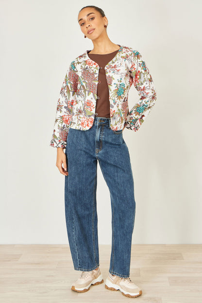 White Peacock Print Reversible Cotton Quilted Jacket - Bascora
